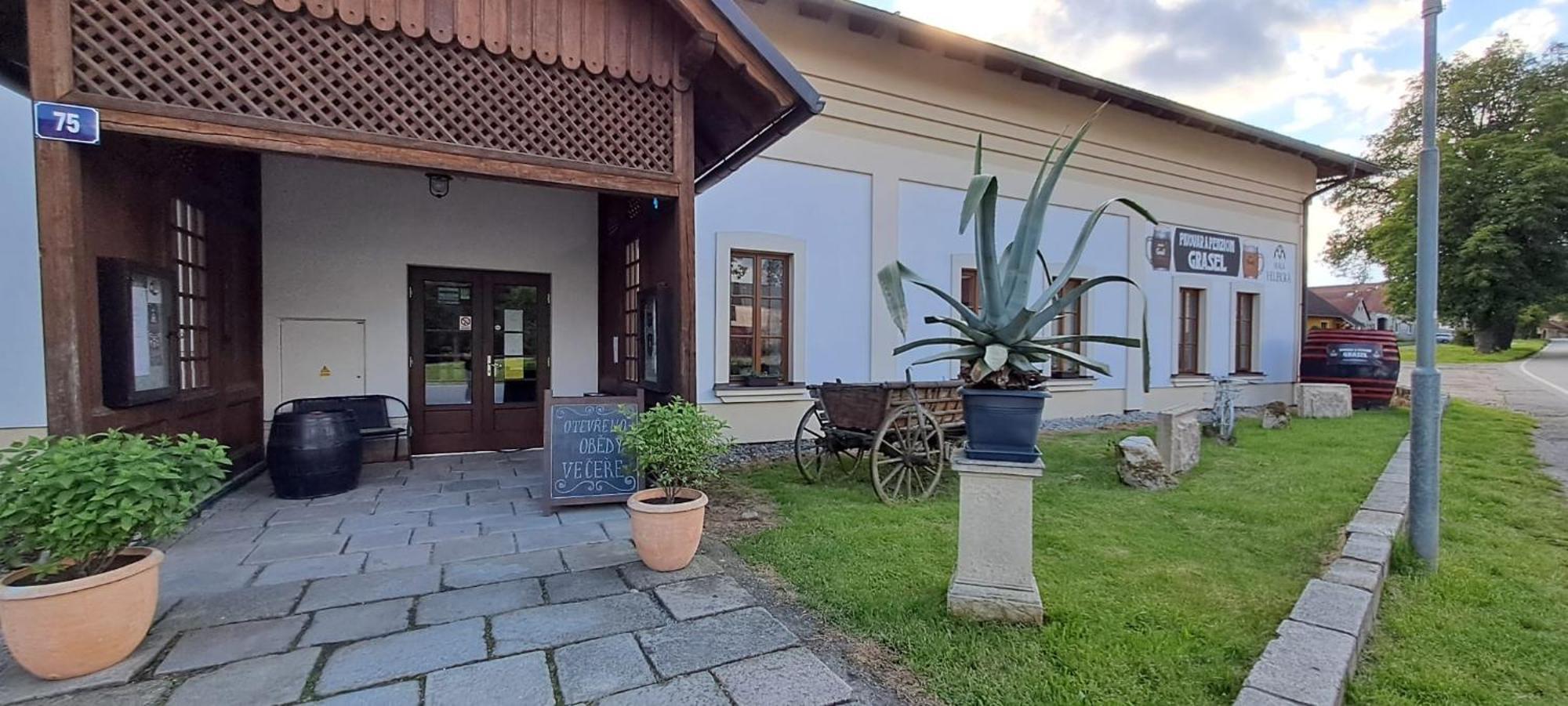 Pivovar A Penzion Grasel Český Rudolec Exterior foto